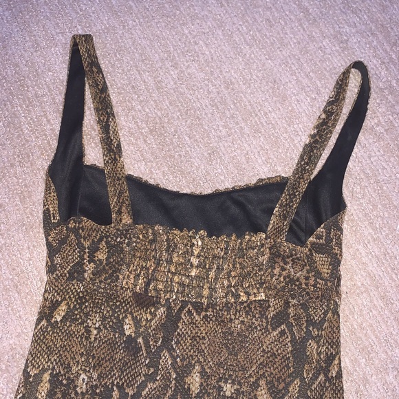 New urban dress. Never worn. Perfect condition. - Picture 2 of 4